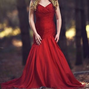 Mac Duggal Sz 2 Red Trumpet with embellishments